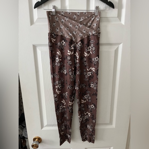 Aerie Neutral Floral Leggings - Picture 3 of 4
